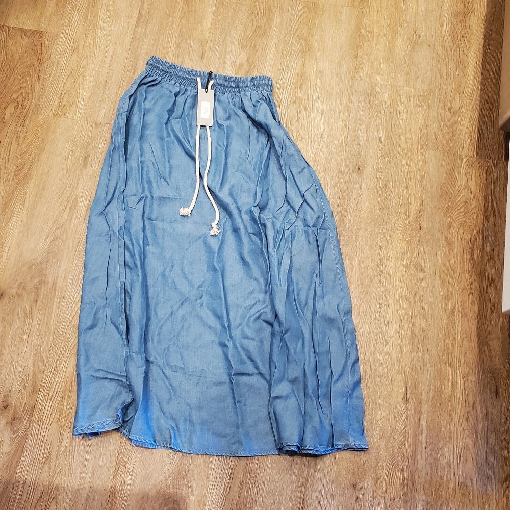 NWT Tencel Skirt 💙